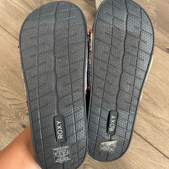 NWT Roxy Girl Floral Slide Sandals - Navy Blue Sole and Multicolor Strap Size 5 - Picture 5 of 5